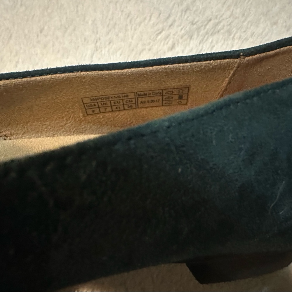 Vionic Women's Dark Green Flats (no shoe box) - Picture 9 of 9